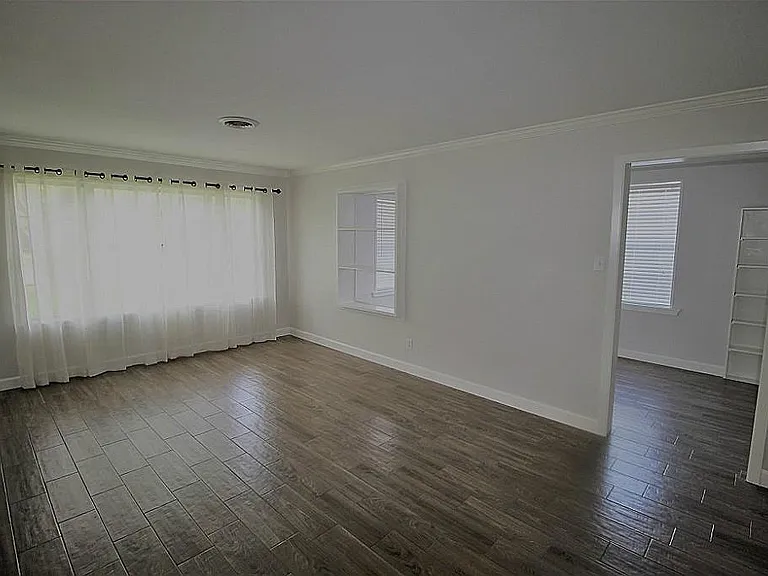 4607 Pine St — Photo 9