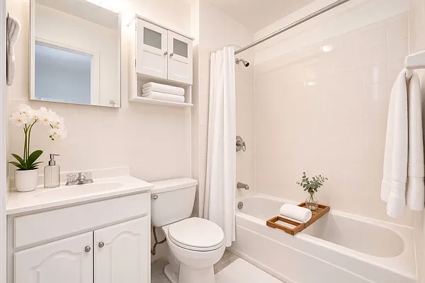Bathroom, photo 1