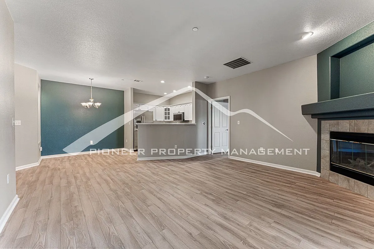 Building Photo - 7459 S Alkire St #102