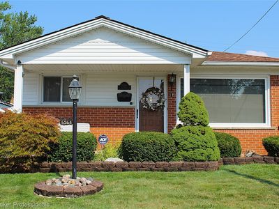 6564 Colonial St, Dearborn Heights, MI, 48127