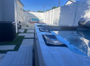 17055 Gault St, Van Nuys, CA 91406