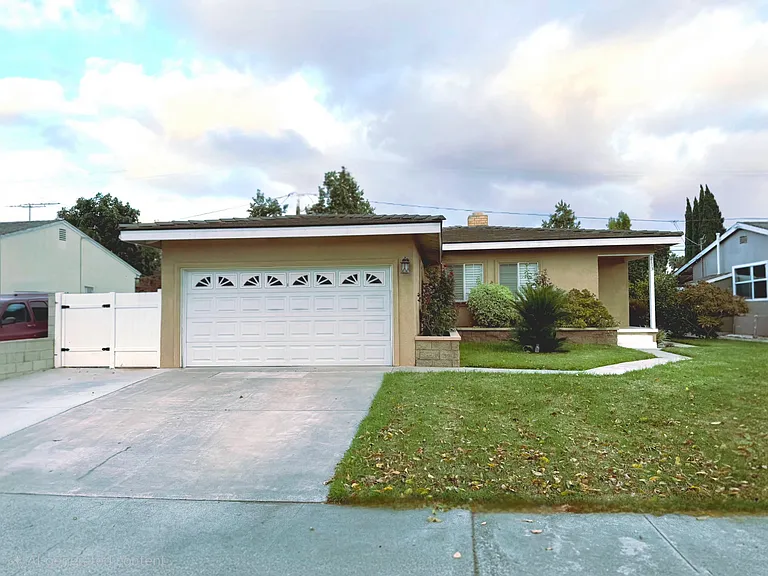 2113 Tamy Ln — Photo 1