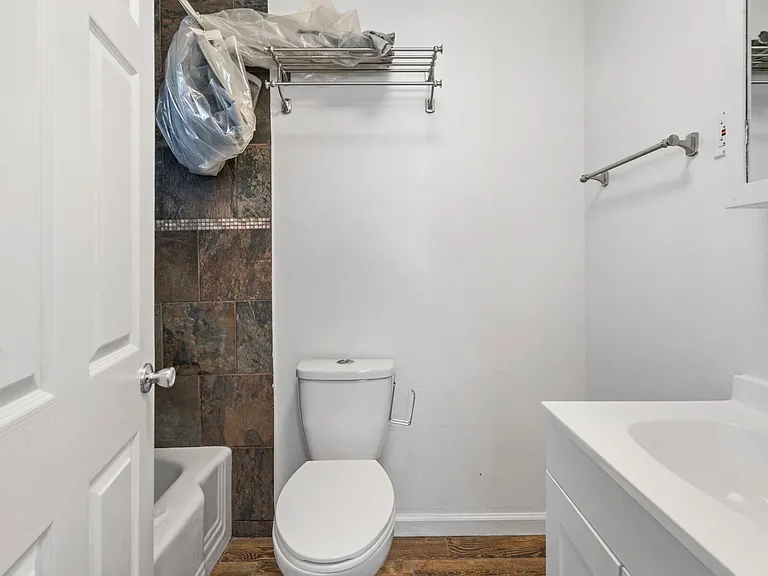 1225 N Lincoln St — Photo 22
