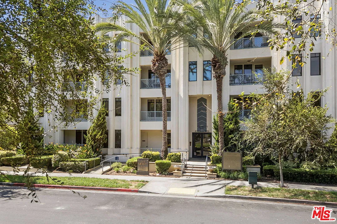 2 bed, 3.0 bath, 1670 sqft, $6,200 — Photo 1
