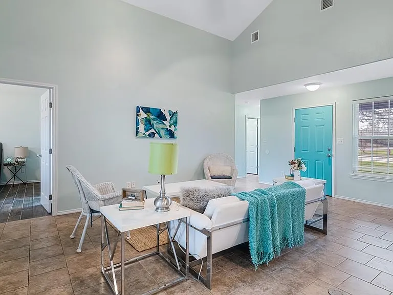 102 Pecan Harbor St — Photo 7