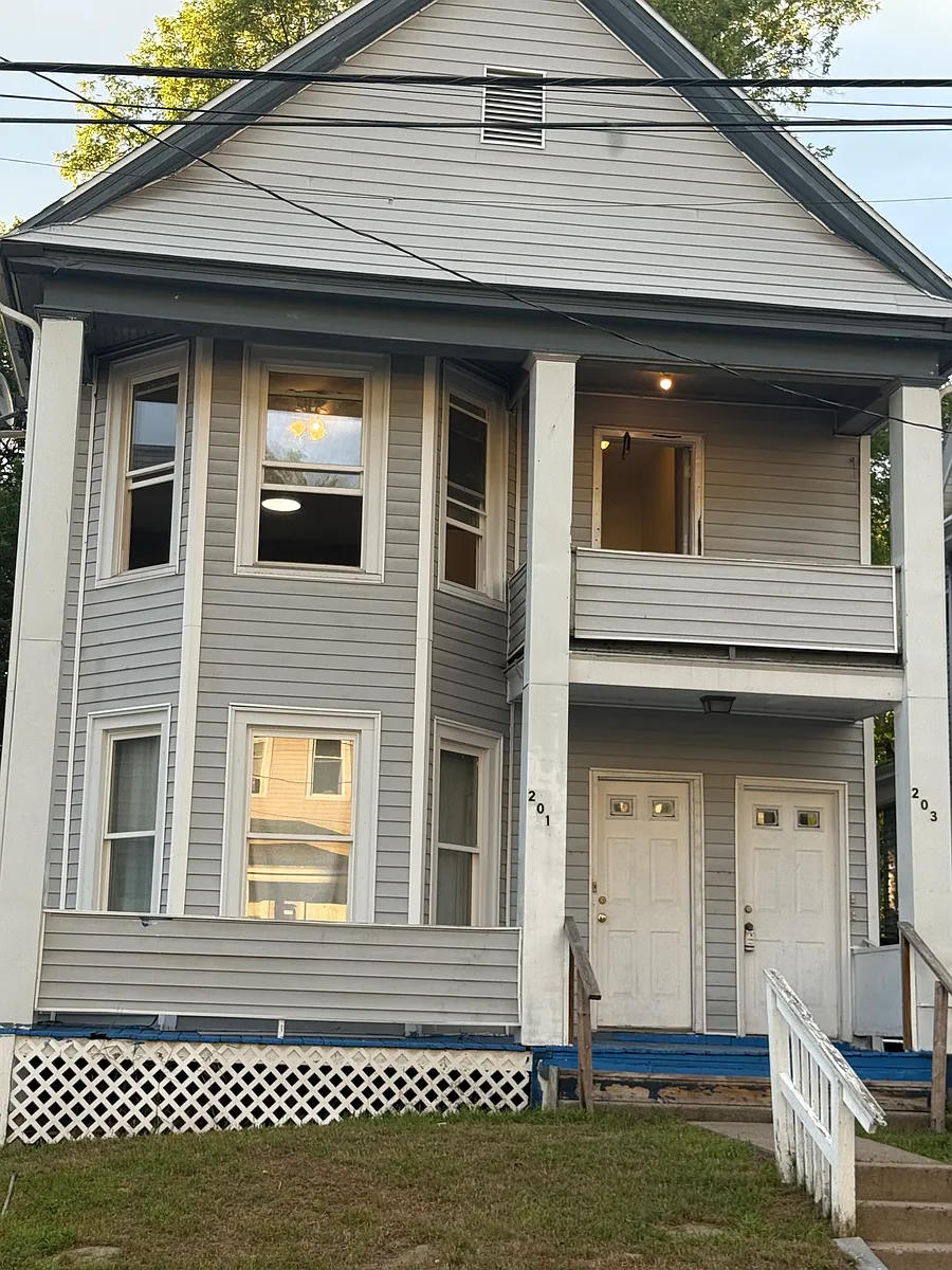 Building Photo - 201-203 Linden St #2