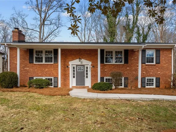 1931 Bramblewood Trl, Pfafftown, NC 27040