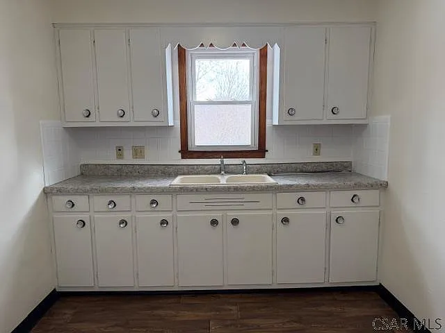 927 East Ave — Photo 5