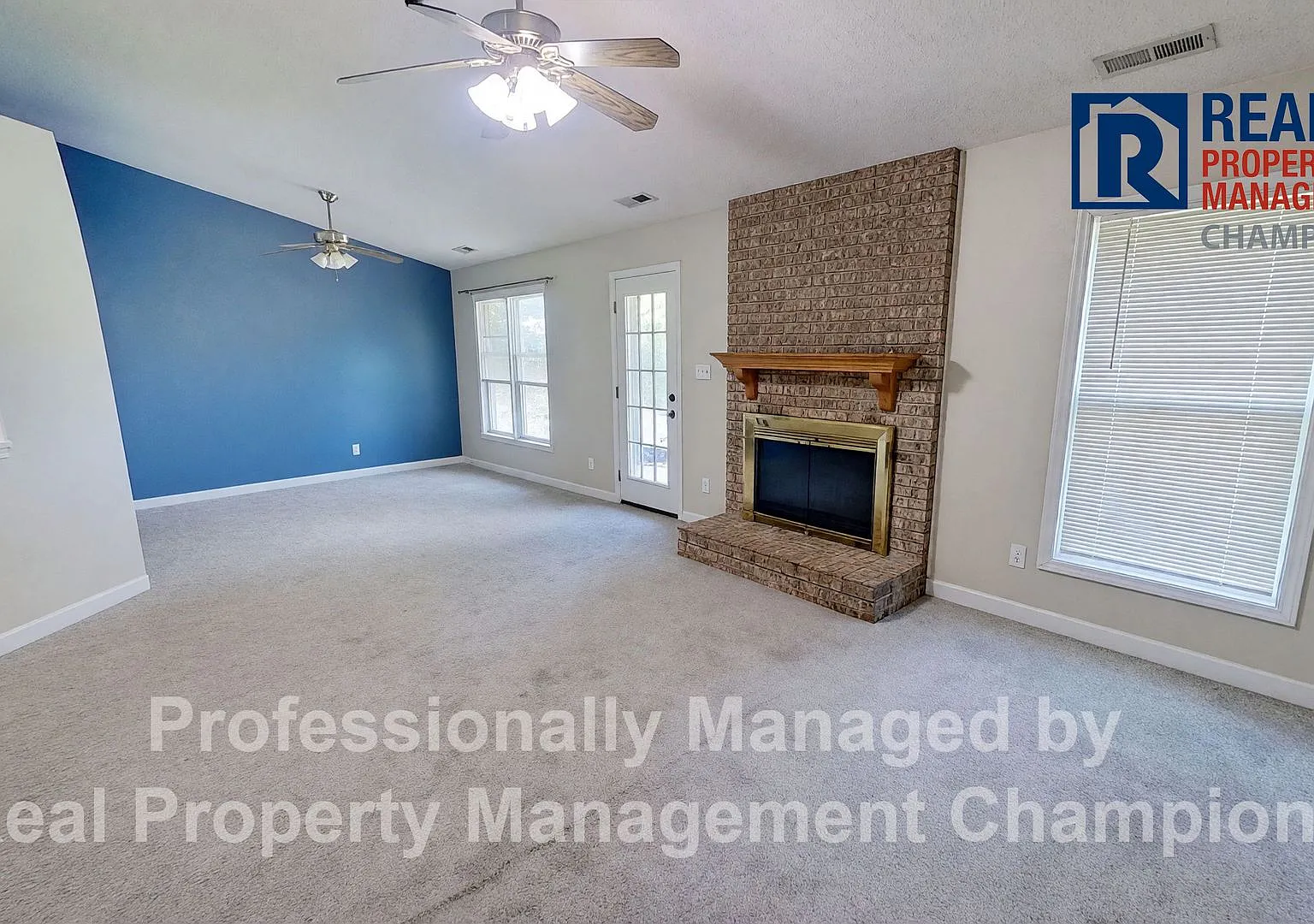 3 BD/2 BA Home on Cul-de-Sac w/Fireplace, Fenced Yard, Attached Garage Near Camp Lejeune — Photo 2