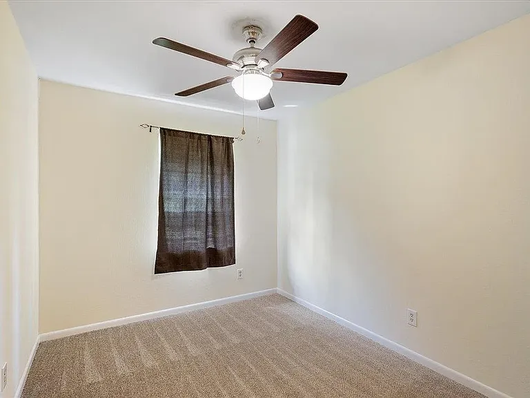 2136 Harriet Dr — Photo 6