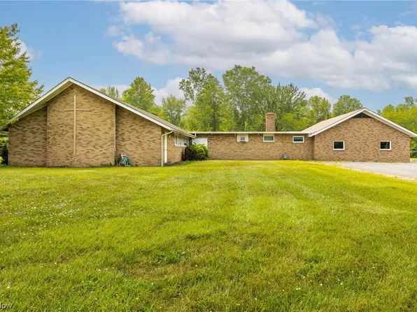 1430 Lake Breeze Rd, Sheffield Lake, OH 44054