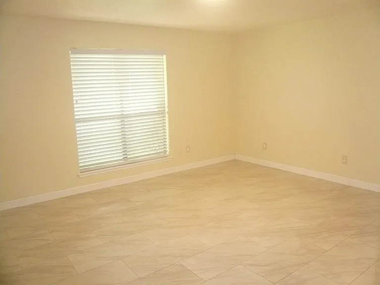 2826 Green Fields Dr — Photo 8