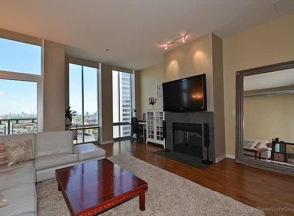 5th image of 700 N Larrabee St APT 2005