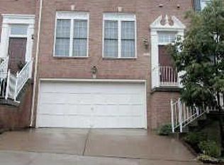8514 Harvest Oak Dr, Vienna, VA 22182