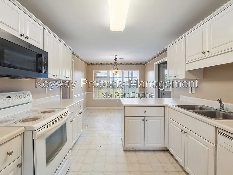 3495 Essex Pl — Photo 6