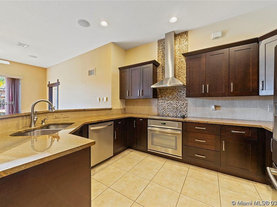 1st image of 3520 NE 10th Dr #0