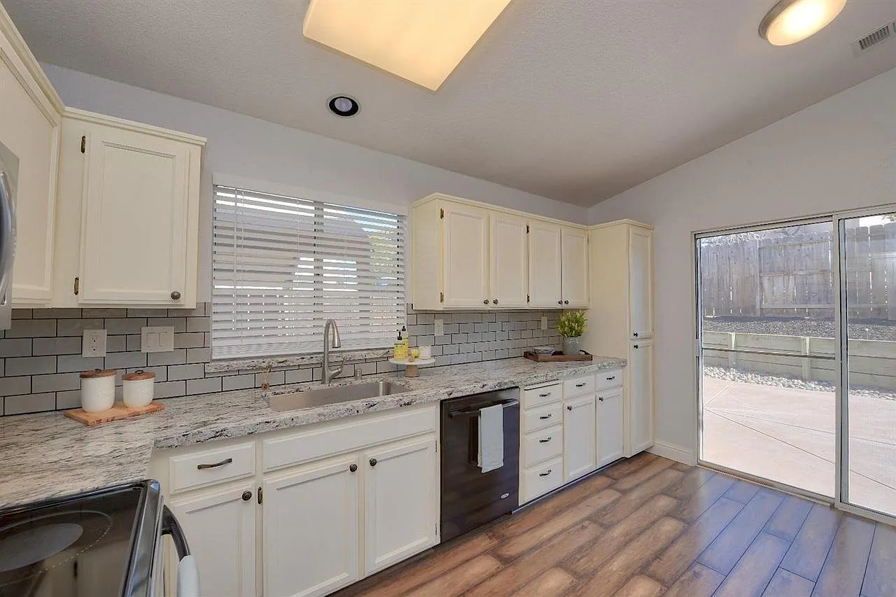 3 bed, 1334 sqft, $2,900 — Photo 3