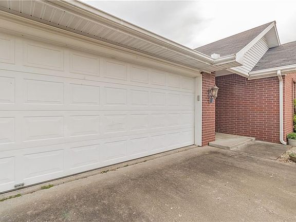 3rd image of 33 W Northaven St