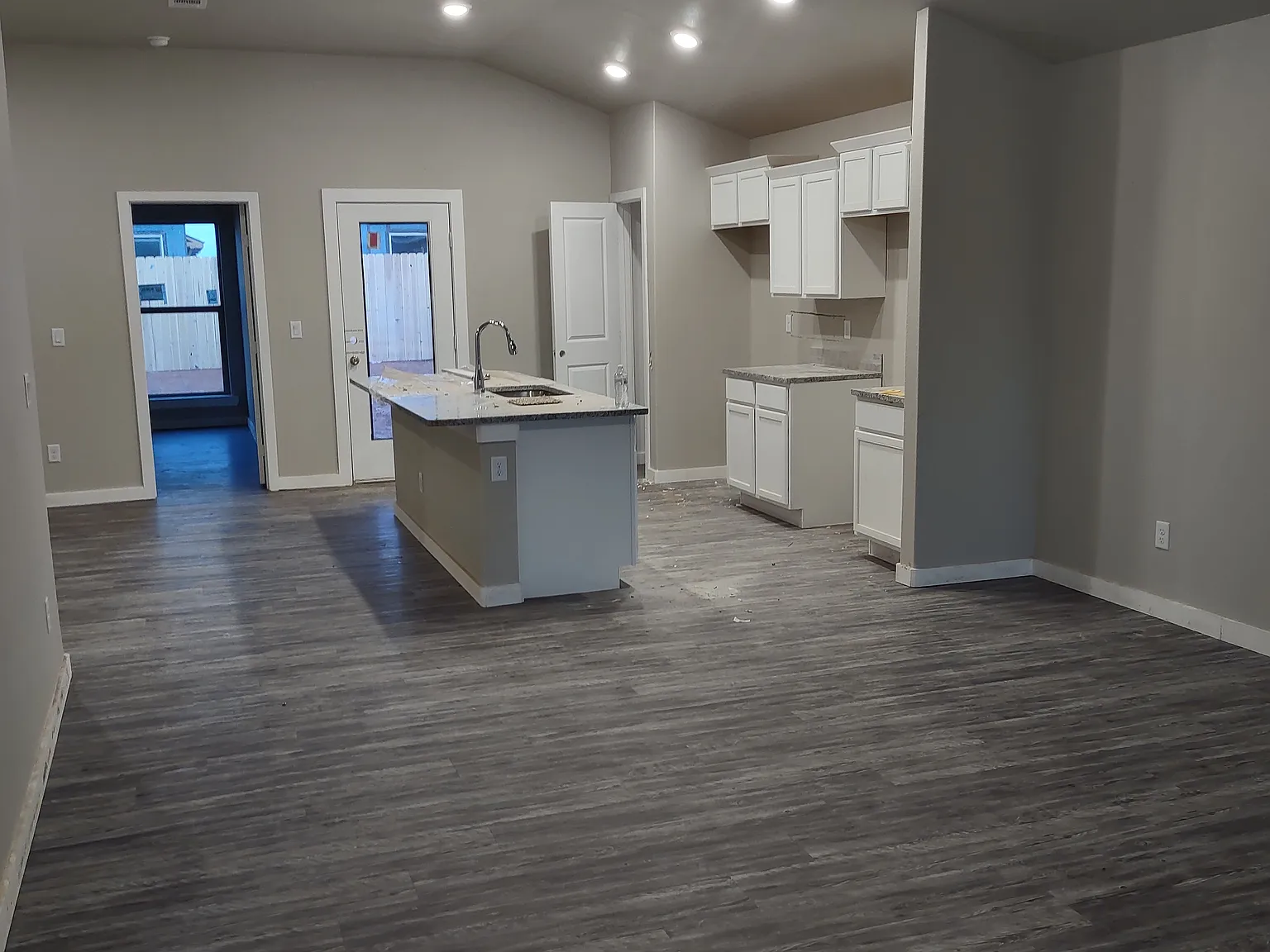 3 bed, 1450 sqft, $2,300 — Photo 4
