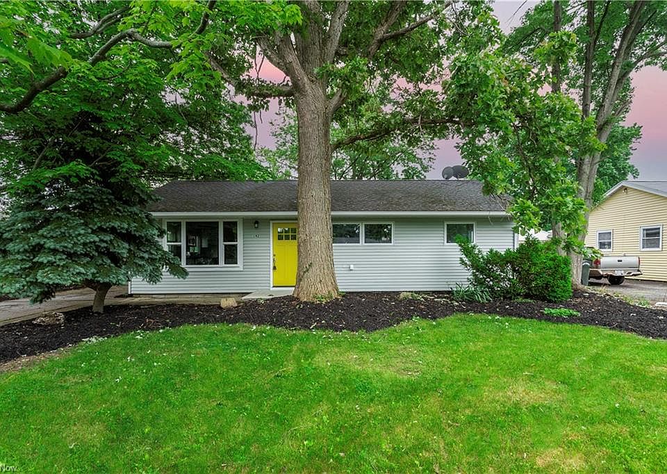 1st image of 142 Larkmont Dr
