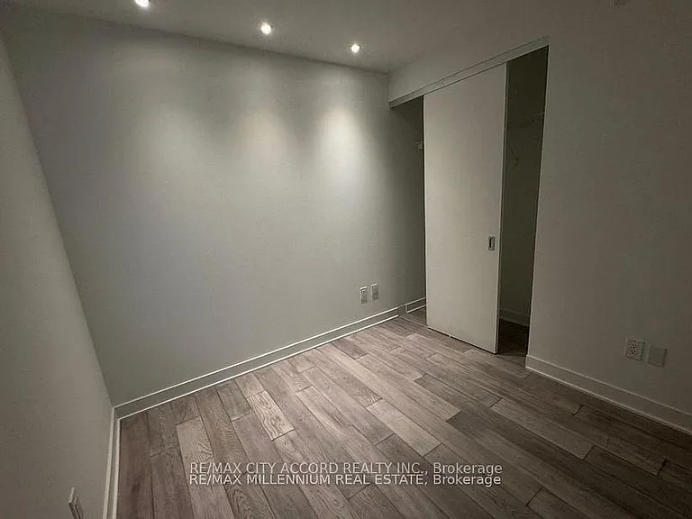 11 Yorkville Ave #3409 — Photo 10