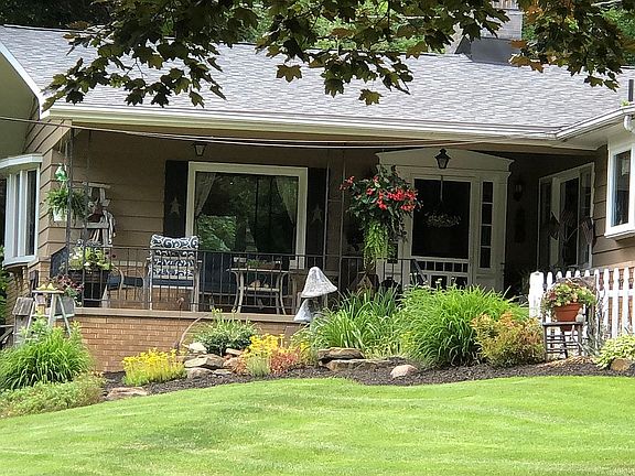 3rd image of 625 Riverview Dr