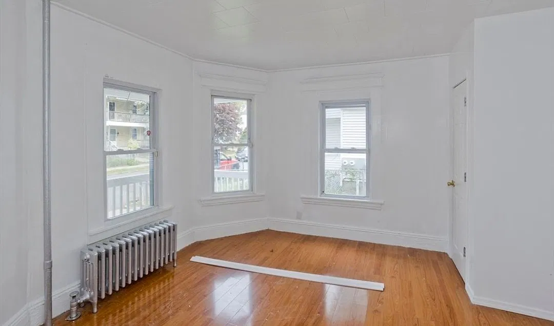 3 bed, 1.5 bath, 4100 sqft, $2,350 — Photo 2