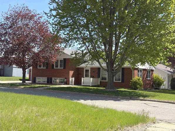 402 N 14th St, Estherville, IA 51334