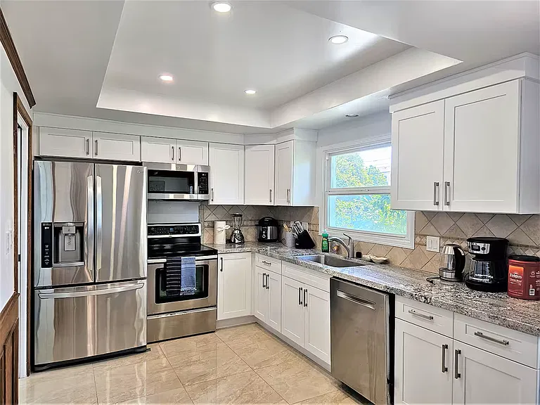 8071 Roosevelt Ave — Photo 1