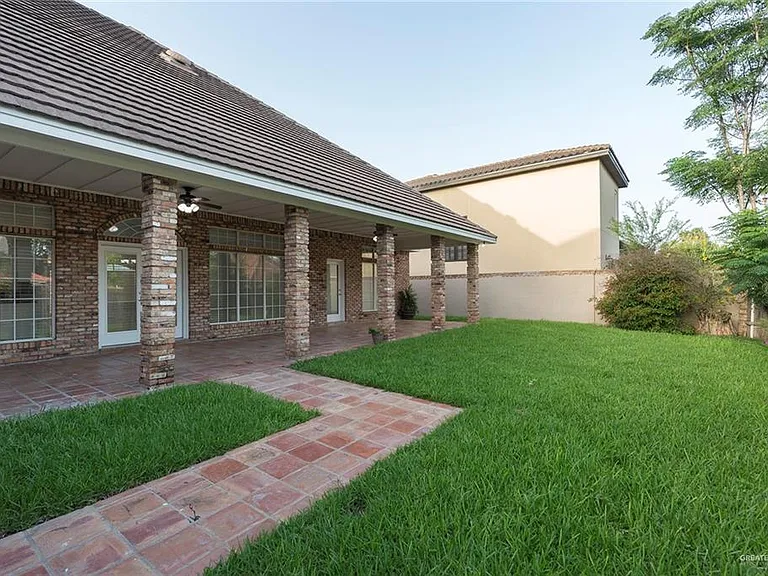 2110 Pecos St — Photo 17