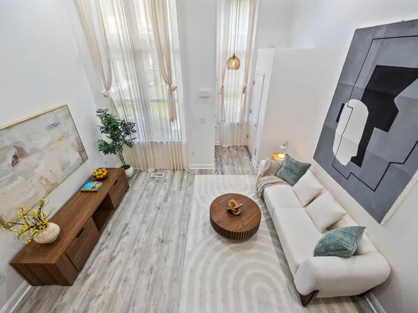 372 Kingston Ct, West New York, NJ 07093