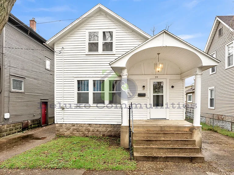 745 Jackson St NW — Photo 2