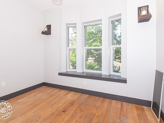 5th image of 542 Kosciuszko St APT 2L