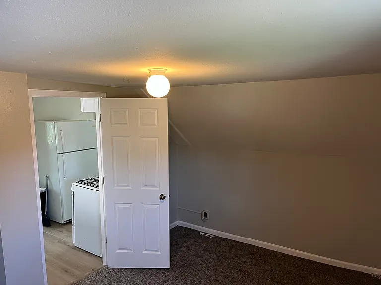 900 Morton Ave #DES — Photo 7