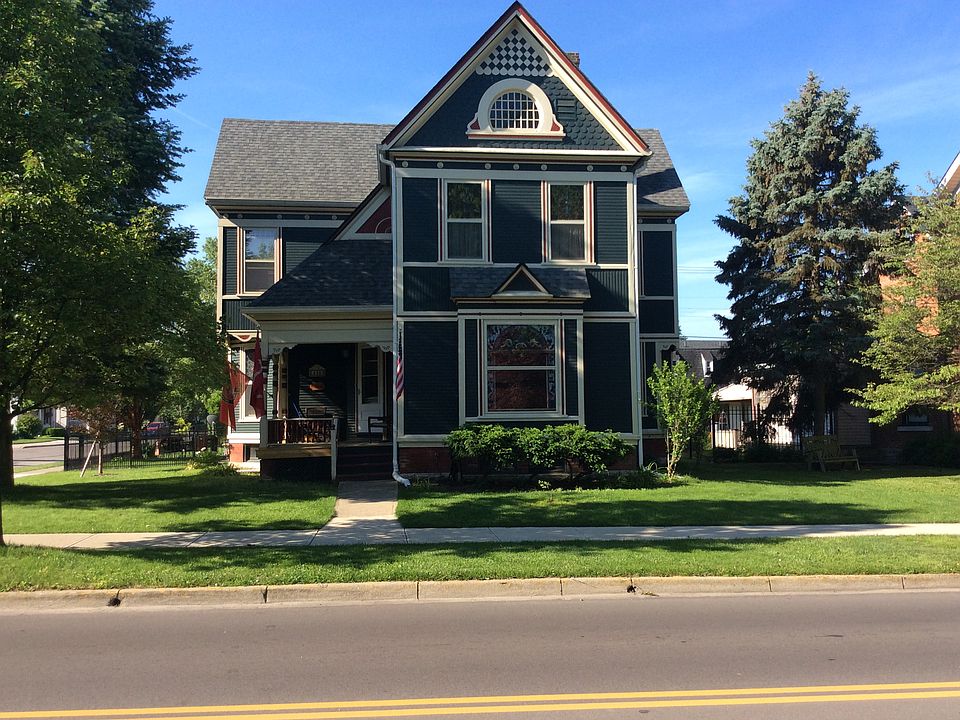 Front facing Linden Ave.