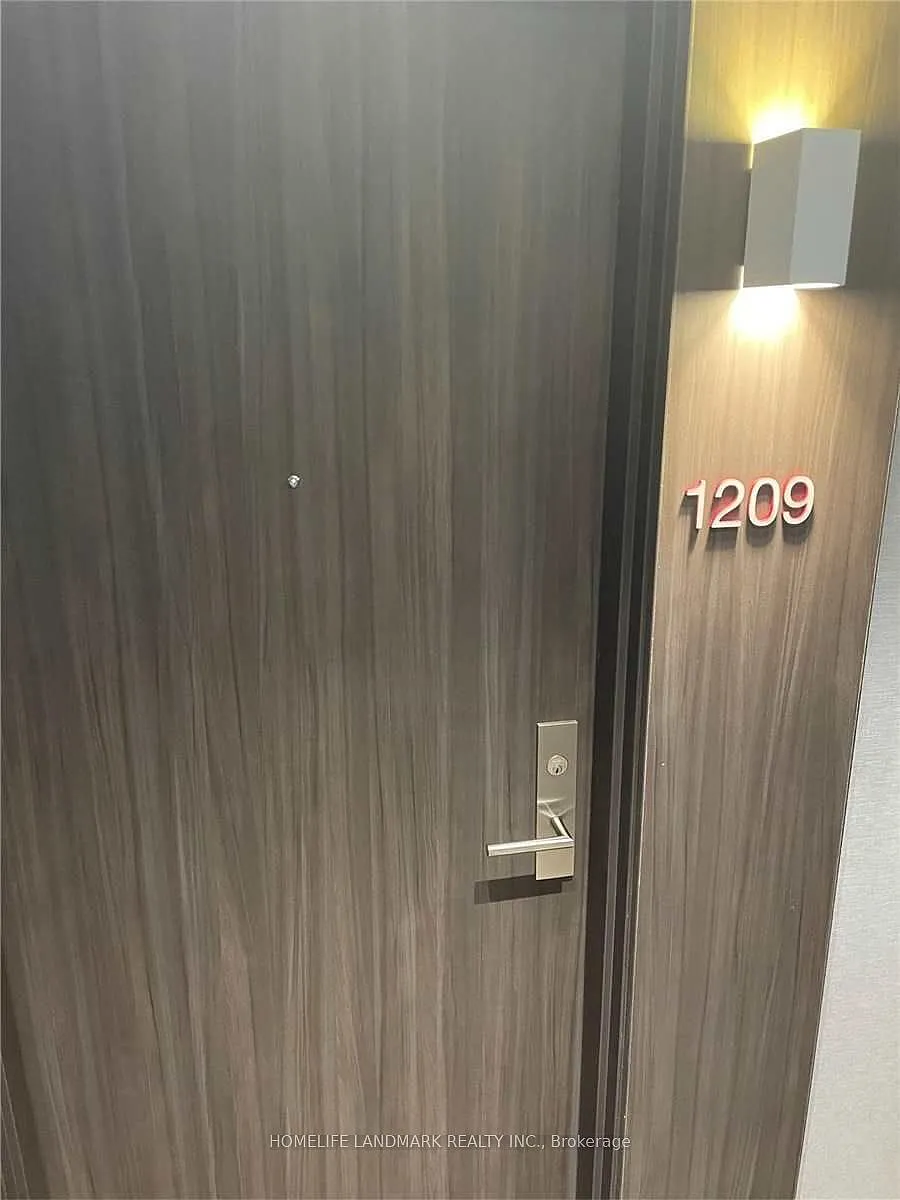 Building Photo - 185 Roehampton Ave #1209