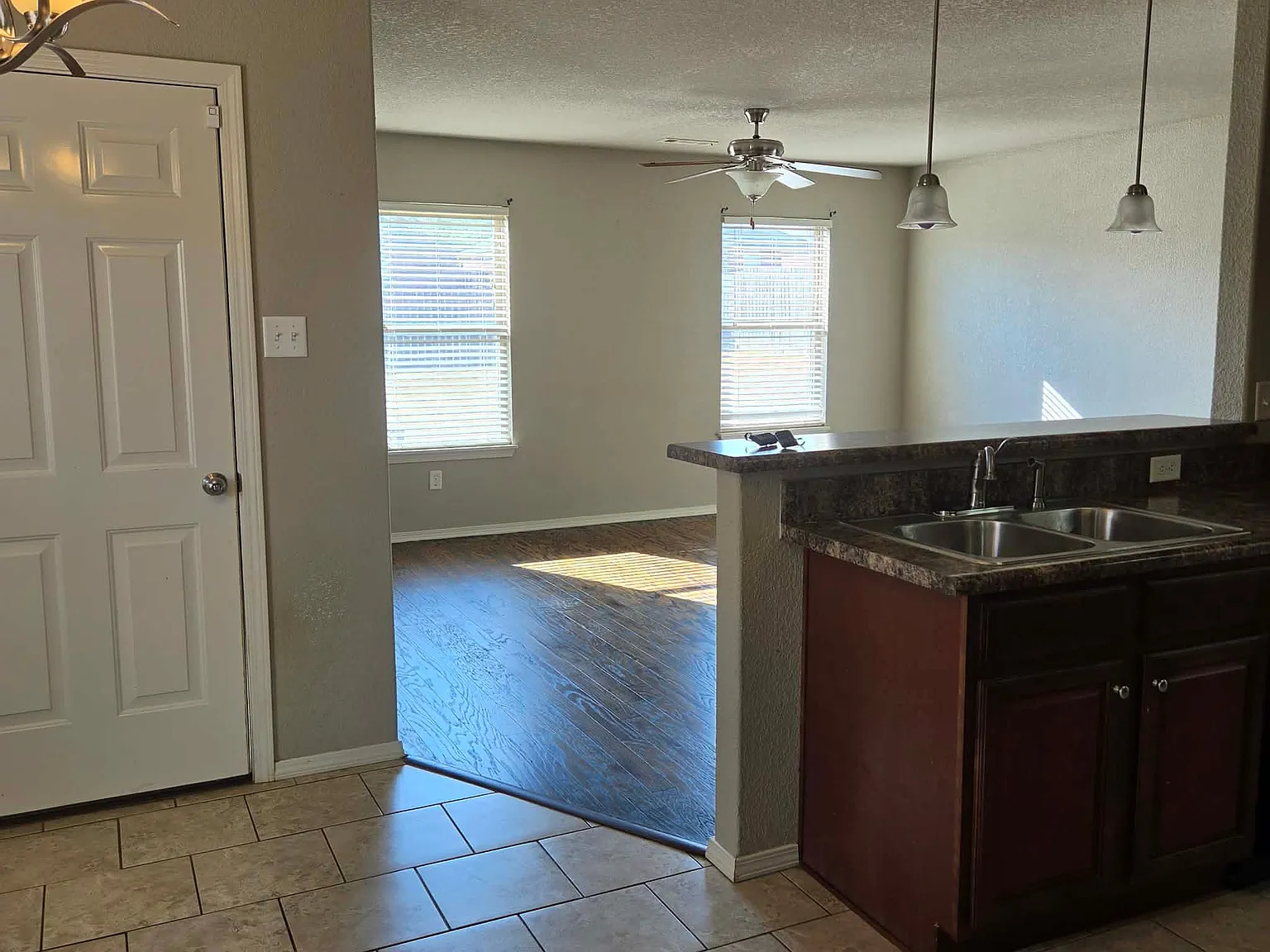 3 bed, 2.0 bath, 1537 sqft, $1,675 — Photo 4
