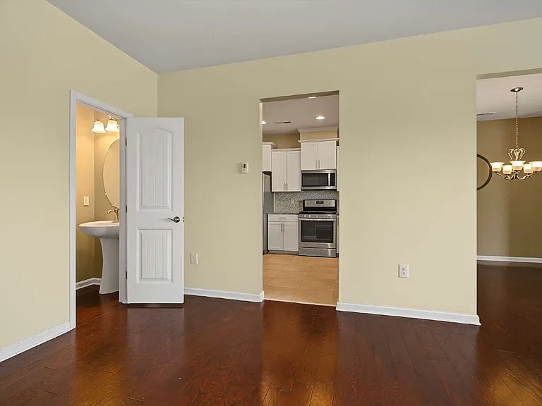 219 Lynchwick Ln — Photo 8