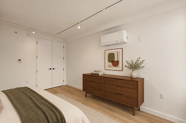 Bedroom, photo 8