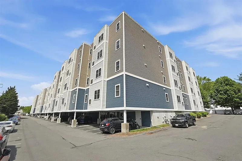 1 bed, 1.0 bath, 747 sqft, $1,620 — Photo 1