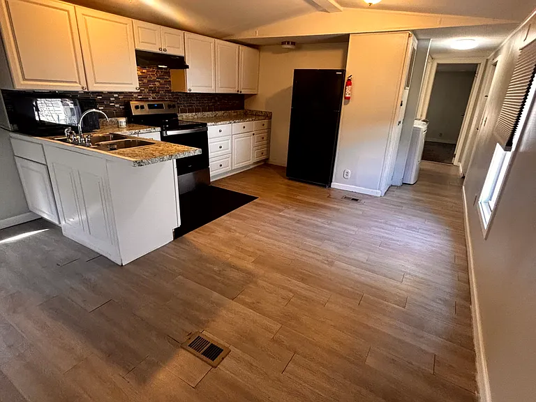 35 Sargent St — Photo 1