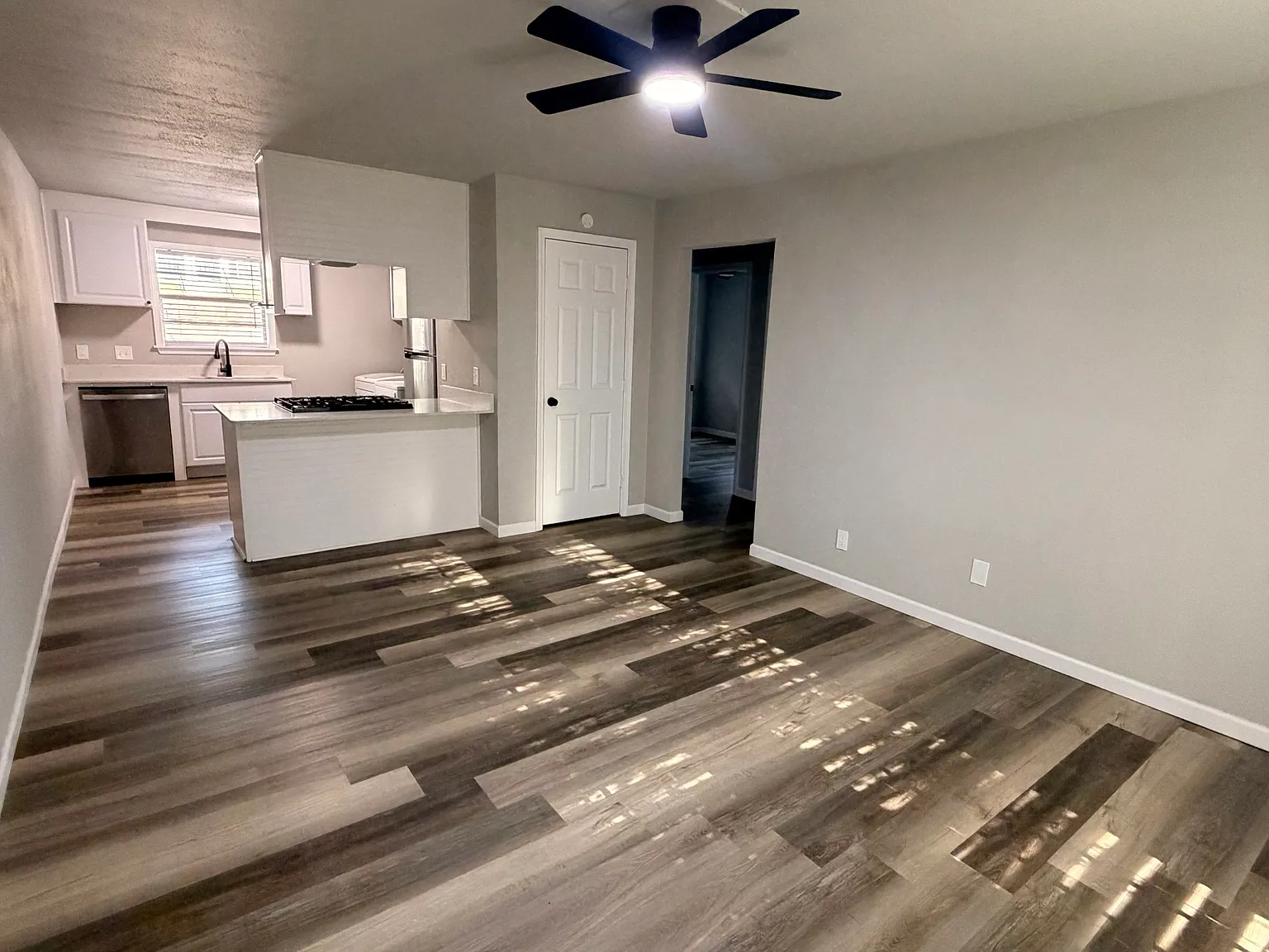 2 bed, 754 sqft, $1,350 — Photo 3