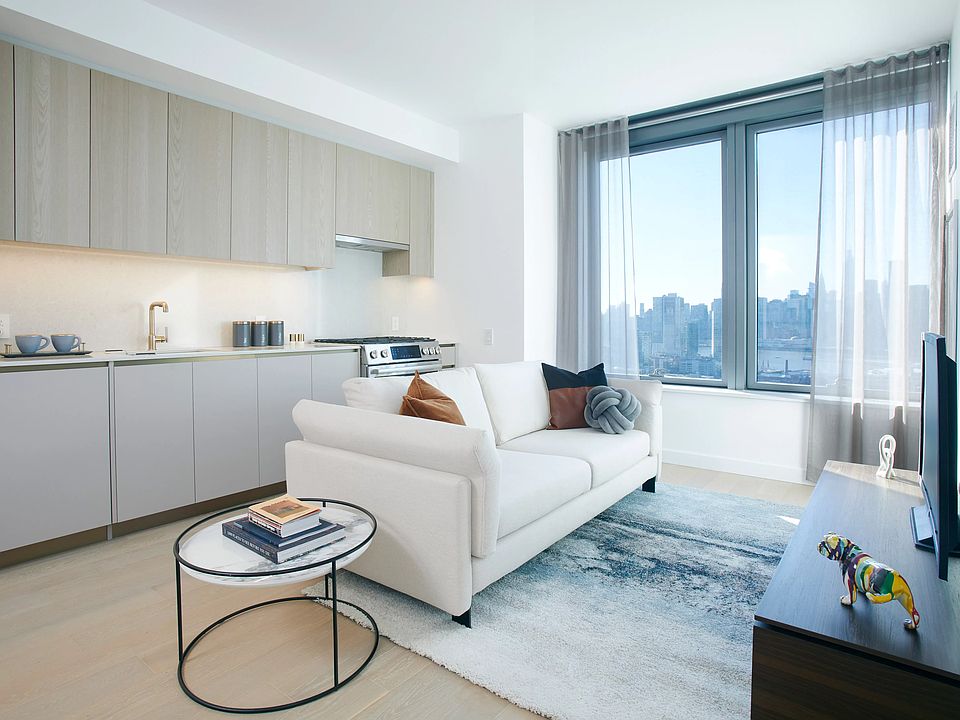 1st image of 3 Court Sq APT 6003