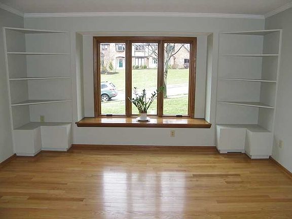3rd image of 2657 Ravenwood Ct