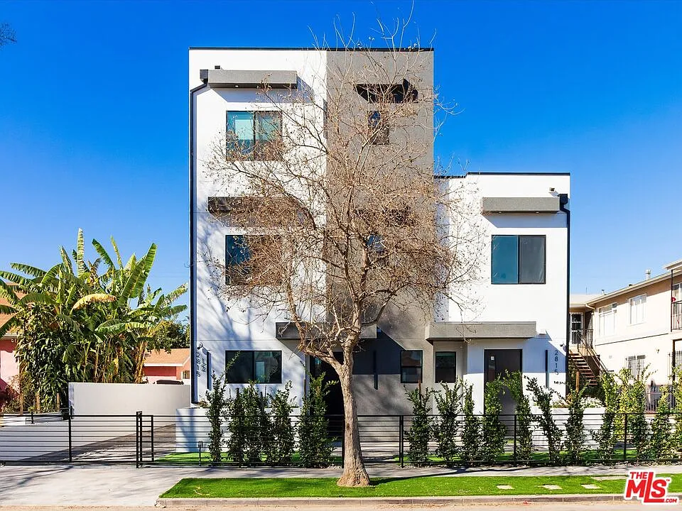 2817 S Redondo Blvd