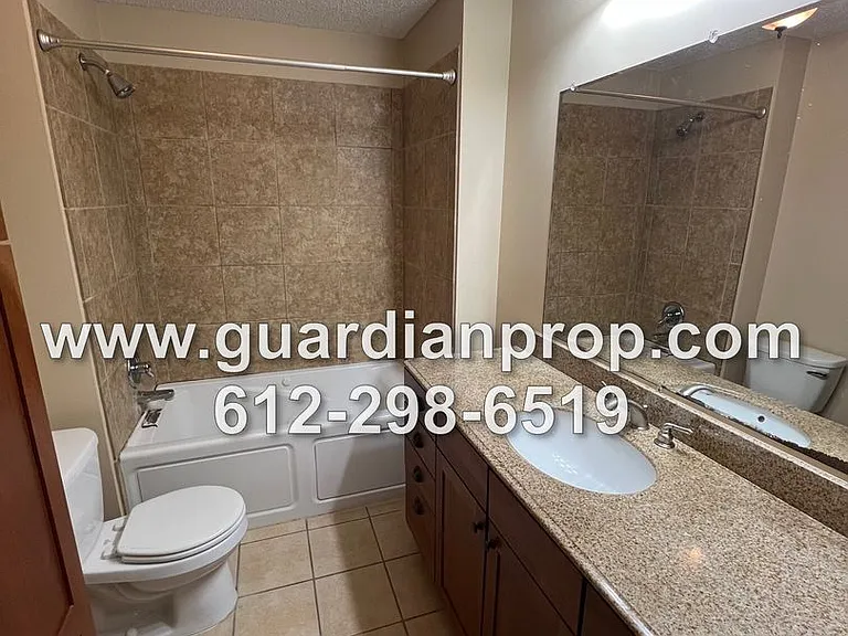 1158 Summit Ave — Photo 8