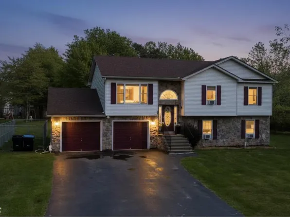 449 Clearview Dr, Long Pond, PA 18334