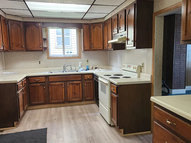 615 Bigler Ave — Photo 2