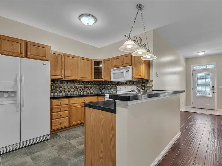 276 Constitution St — Photo 6
