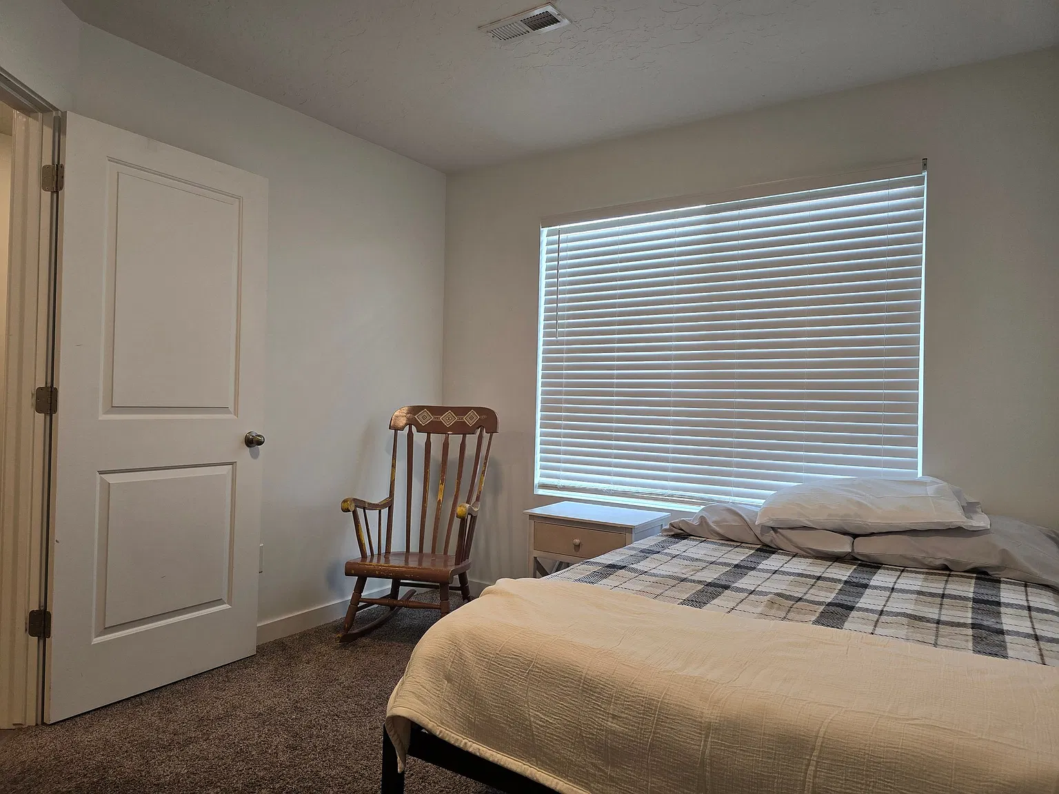 Looking for a comfortable and convenient place to call home? — Photo 3